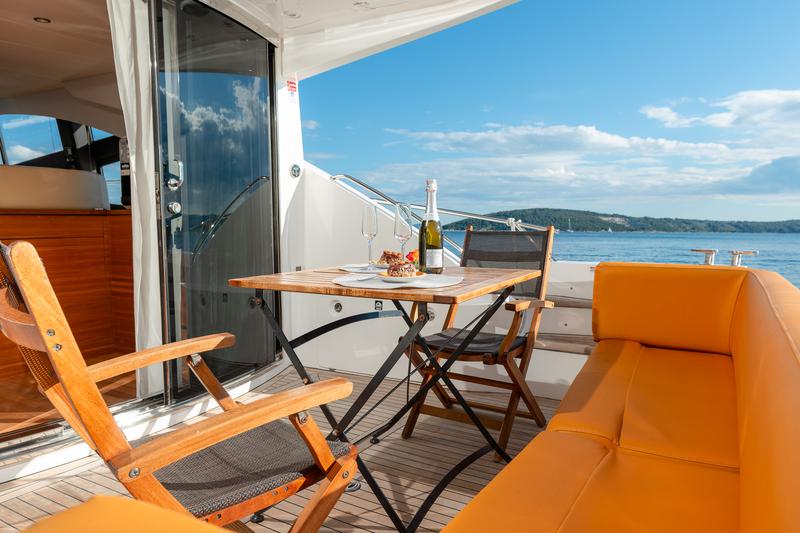 Book yachts online - motorboat - Sealine T 50 - Maja - rent