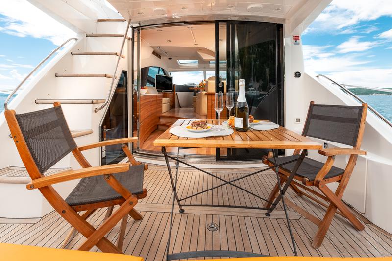Book yachts online - motorboat - Sealine T 50 - Maja - rent