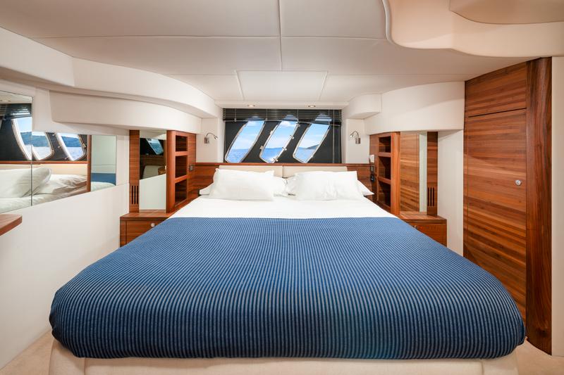 Book yachts online - motorboat - Sealine T 50 - Maja - rent