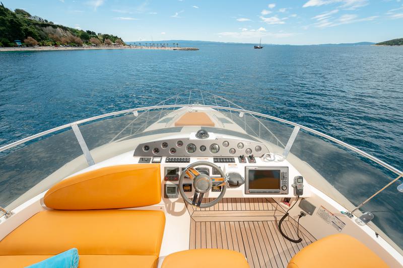 Book yachts online - motorboat - Sealine T 50 - Maja - rent