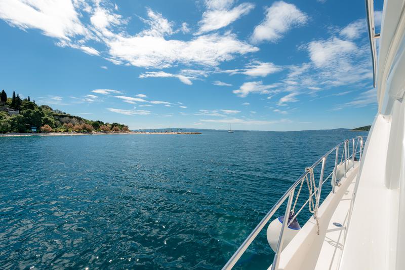 Book yachts online - motorboat - Sealine T 50 - Maja - rent