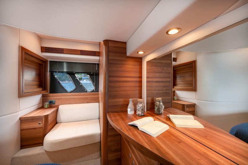 Book yachts online - motorboat - Sealine T 50 - Maja - rent