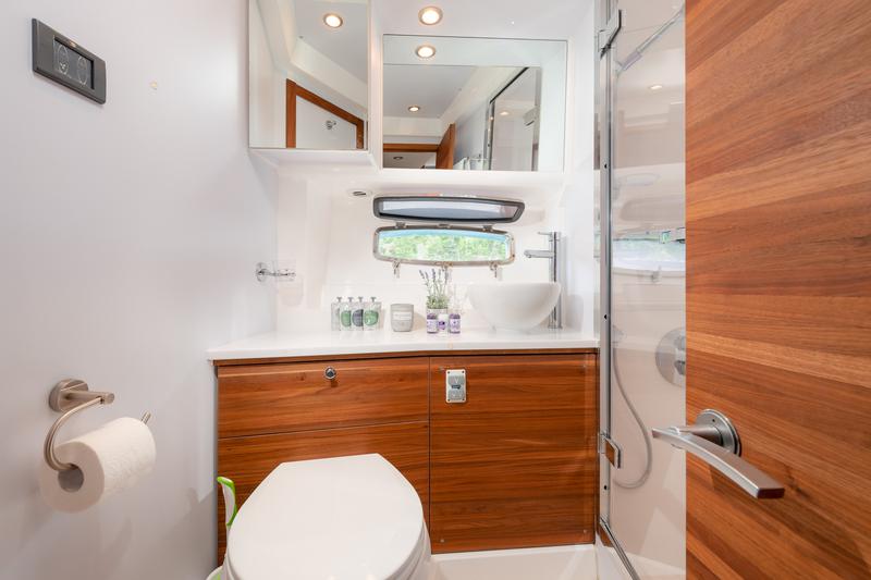 Book yachts online - motorboat - Sealine T 50 - Maja - rent