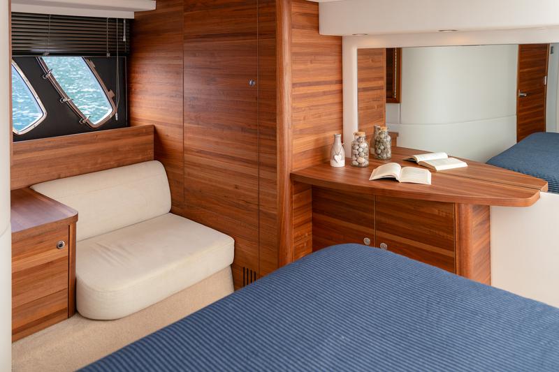 Book yachts online - motorboat - Sealine T 50 - Maja - rent