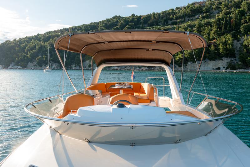 Book yachts online - motorboat - Sealine T 50 - Maja - rent