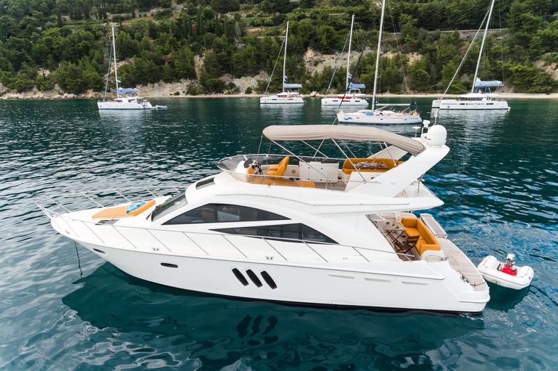 Book yachts online - motorboat - Sealine T 50 - Maja - rent
