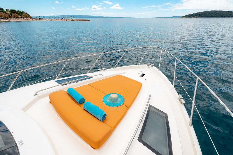 Book yachts online - motorboat - Sealine T 50 - Maja - rent