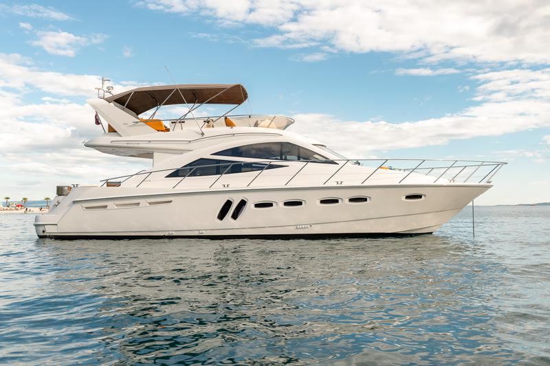 Book yachts online - motorboat - Sealine T 50 - Maja - rent