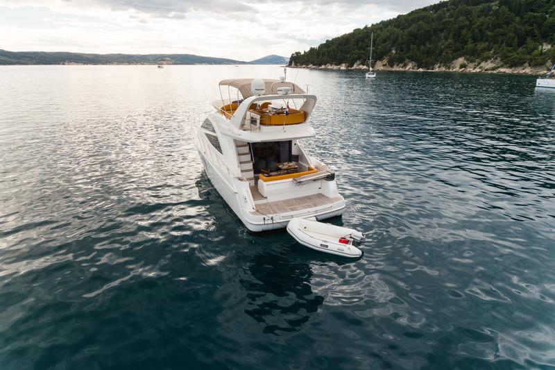 Book yachts online - motorboat - Sealine T 50 - Maja - rent