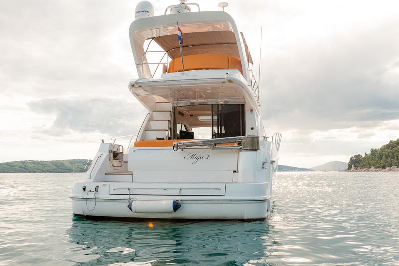 Book yachts online - motorboat - Sealine T 50 - Maja - rent