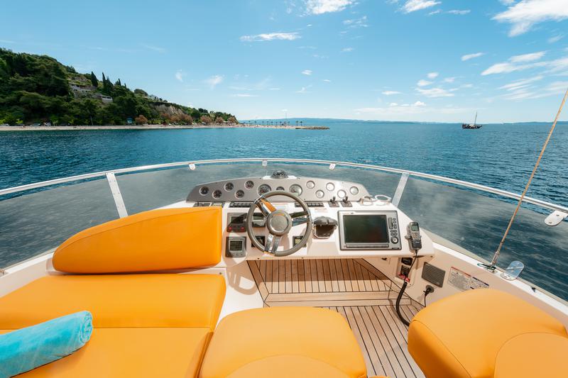 Book yachts online - motorboat - Sealine T 50 - Maja - rent