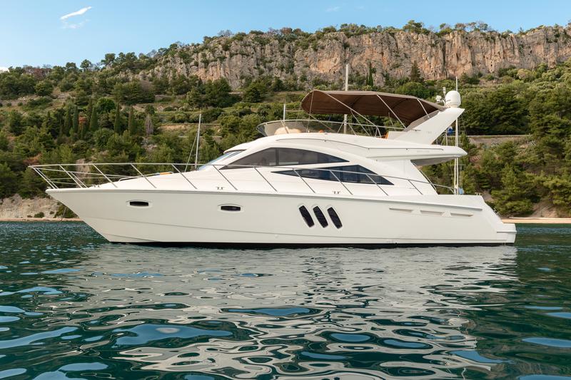 Book yachts online - motorboat - Sealine T 50 - Maja - rent