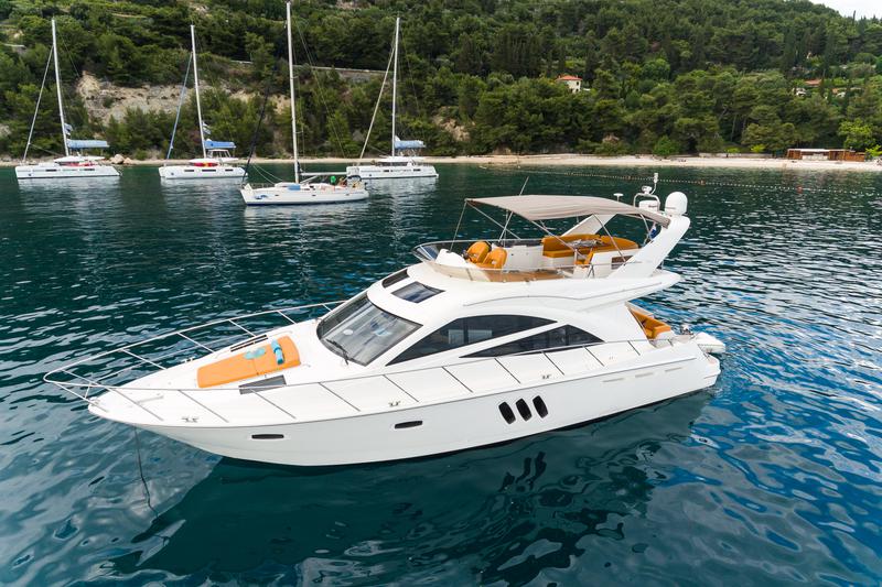 Book yachts online - motorboat - Sealine T 50 - Maja - rent
