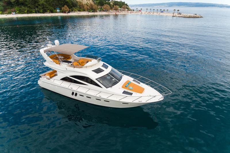 Book yachts online - motorboat - Sealine T 50 - Maja - rent