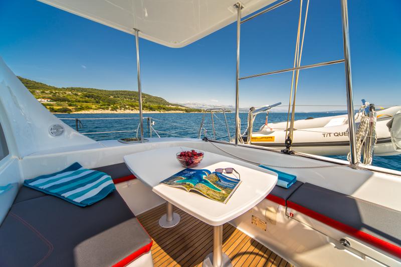 Book yachts online - catamaran - Lagoon 380 - Queen Mia - rent