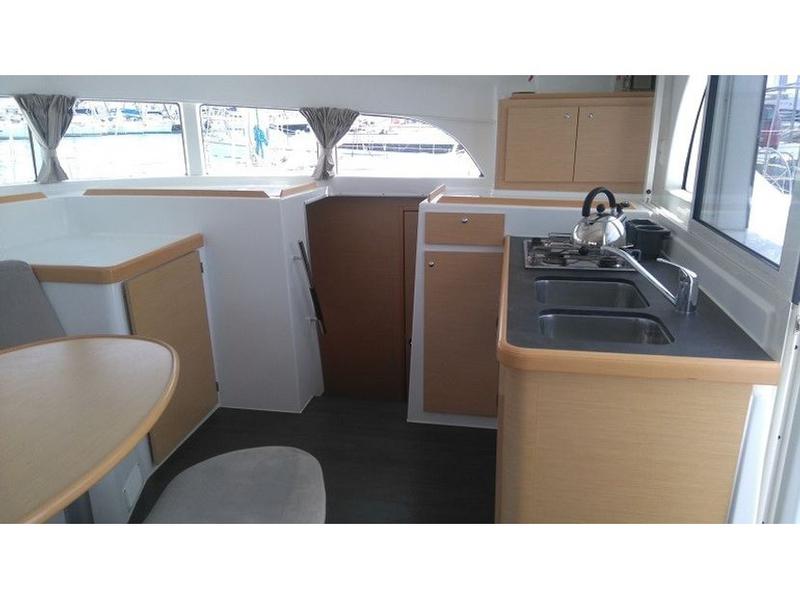 Book yachts online - catamaran - Lagoon 380 S2 - no name - rent