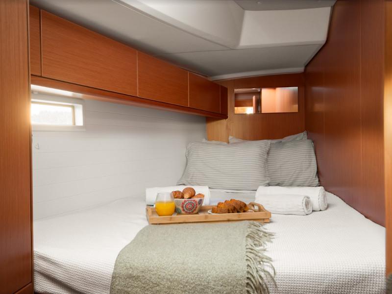 Book yachts online - sailboat - Bavaria Cruiser 46 - Queen Dina - rent