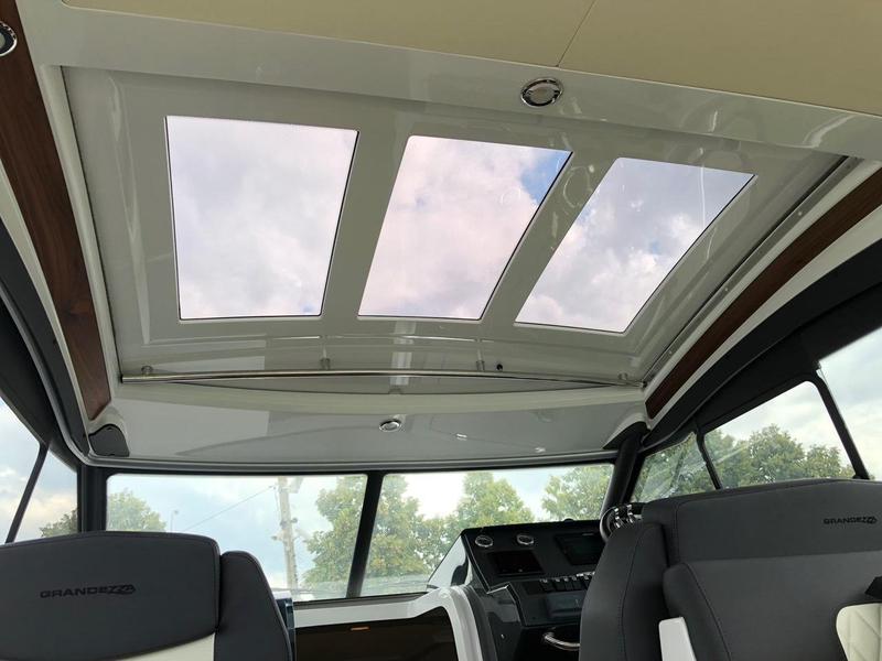 Book yachts online - motorboat - Grandezza 280C - Very Fun - rent