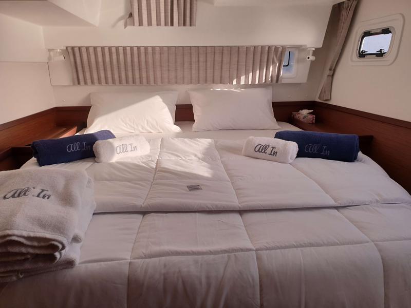 Book yachts online - catamaran - Lagoon 42 - All In - rent