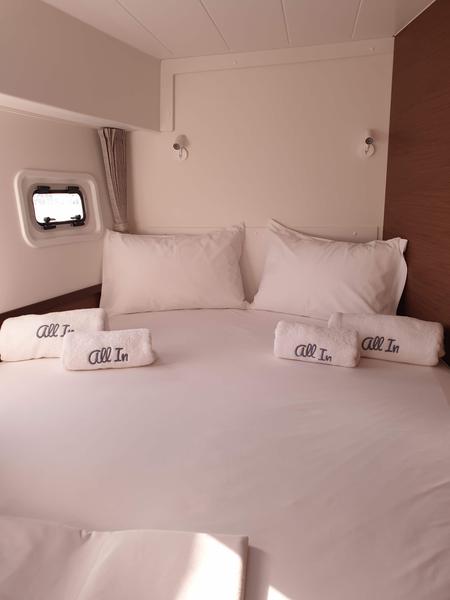 Book yachts online - catamaran - Lagoon 42 - All In - rent