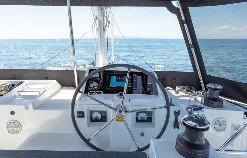 Book yachts online - catamaran - Lagoon 450  Flybridge - Medousa - rent