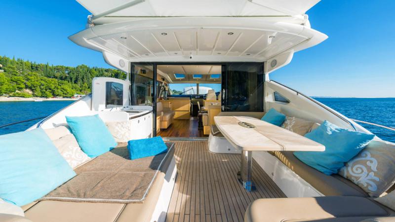 Book yachts online - motorboat - Princess V65 - Spice of Life - rent