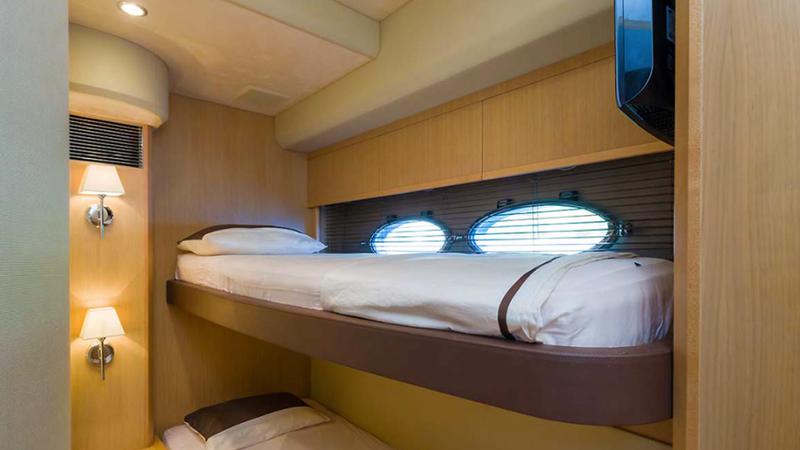 Book yachts online - motorboat - Princess V65 - Spice of Life - rent