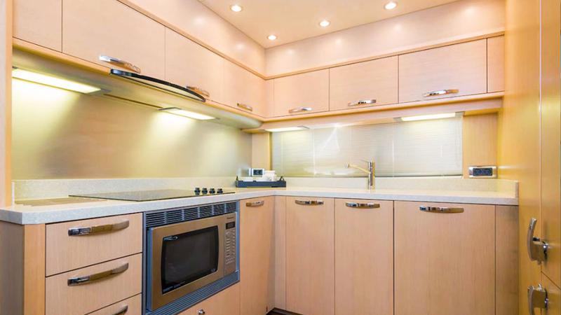 Book yachts online - motorboat - Princess V65 - Spice of Life - rent