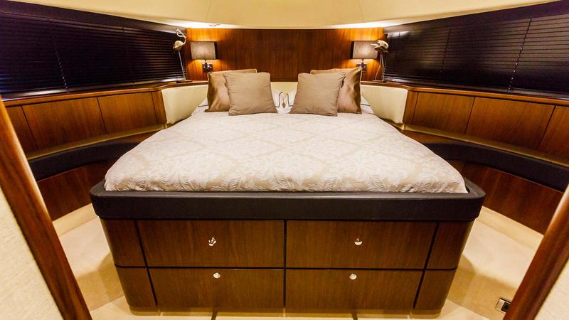 Book yachts online - motorboat - Fairline Squadron 78 - Schatzi - rent