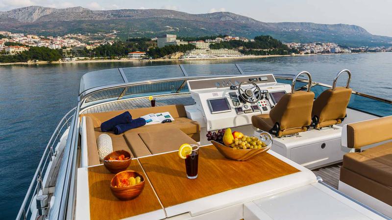 Book yachts online - motorboat - Fairline Squadron 78 - Schatzi - rent