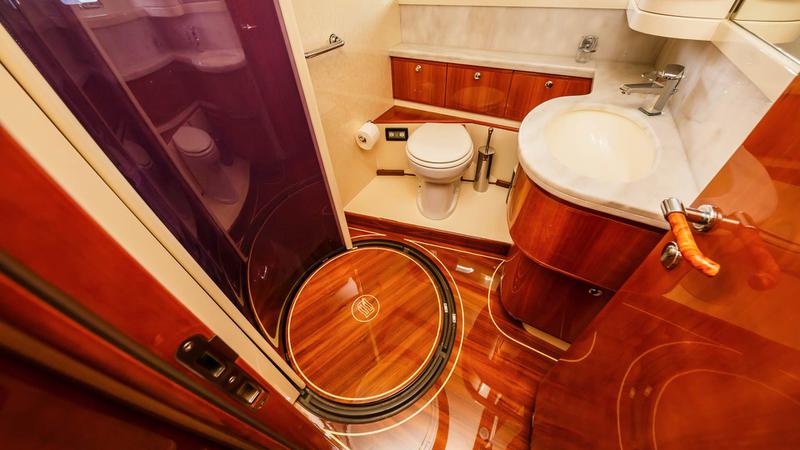 Book yachts online - motorboat - Ferretti 760 - Quo Vadis I - rent