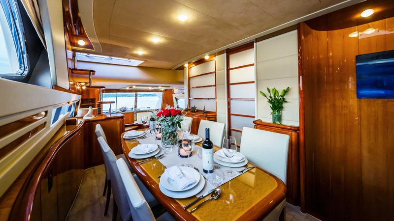 Book yachts online - motorboat - Ferretti 760 - Quo Vadis I - rent