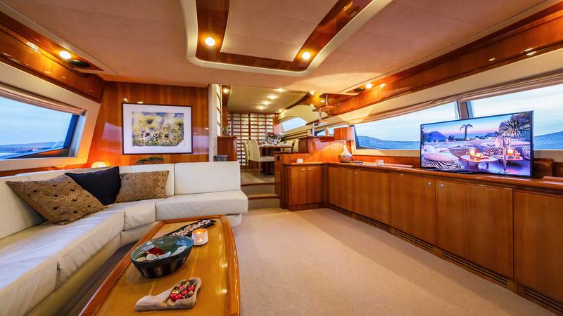 Book yachts online - motorboat - Ferretti 760 - Quo Vadis I - rent