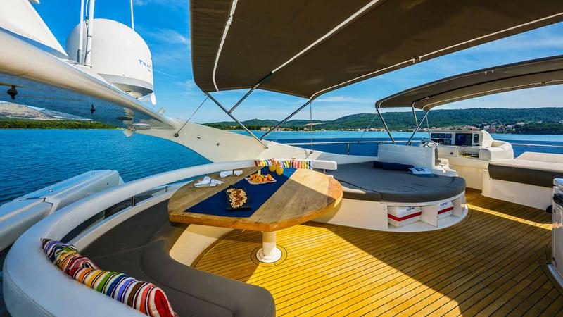 Book yachts online - motorboat - Ferretti 760 - Quo Vadis I - rent