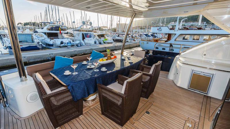 Book yachts online - motorboat - Sunseeker Yacht 86 - The Best Way - rent