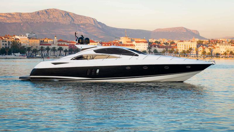 Book yachts online - motorboat - Predator 72 - Glorious - rent