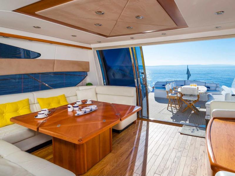 Book yachts online - motorboat - Predator 72 - Glorious - rent