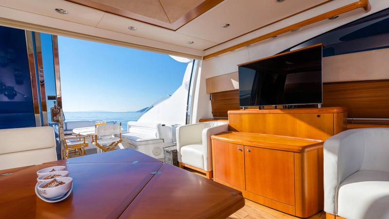 Book yachts online - motorboat - Predator 72 - Glorious - rent