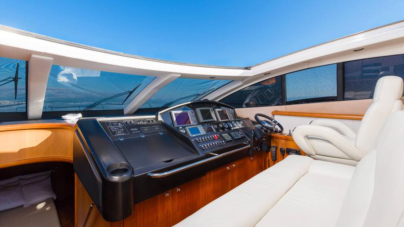 Book yachts online - motorboat - Predator 72 - Glorious - rent