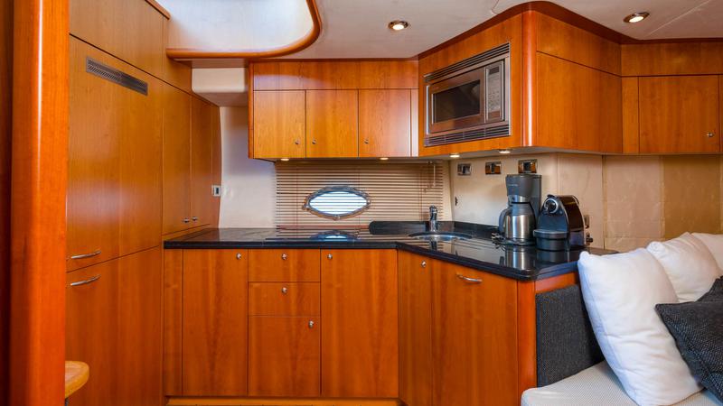 Book yachts online - motorboat - Predator 72 - Glorious - rent