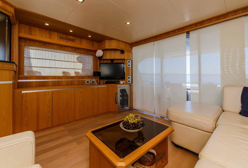 Book yachts online - motorboat - Cayman 70 - Secret Life - rent