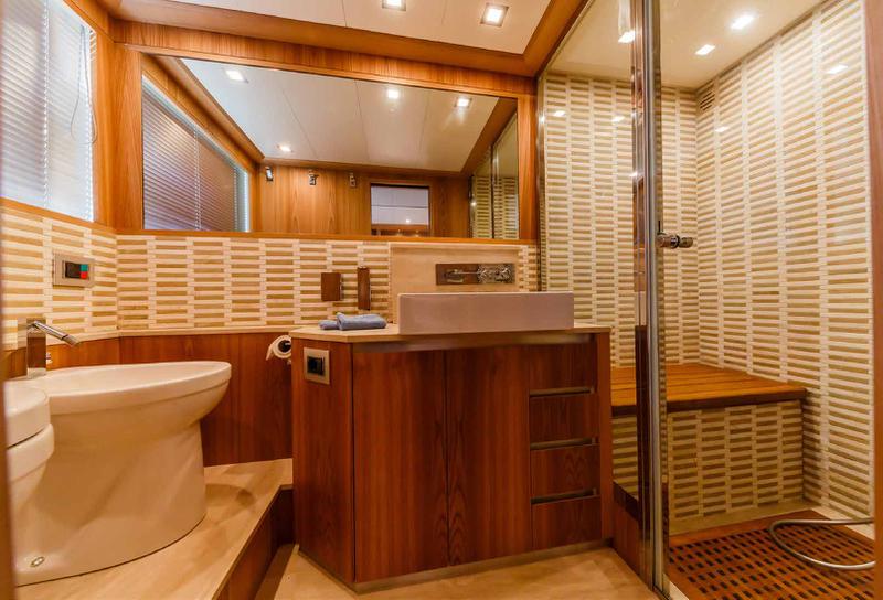 Book yachts online - motorboat - Cayman 70 - Secret Life - rent