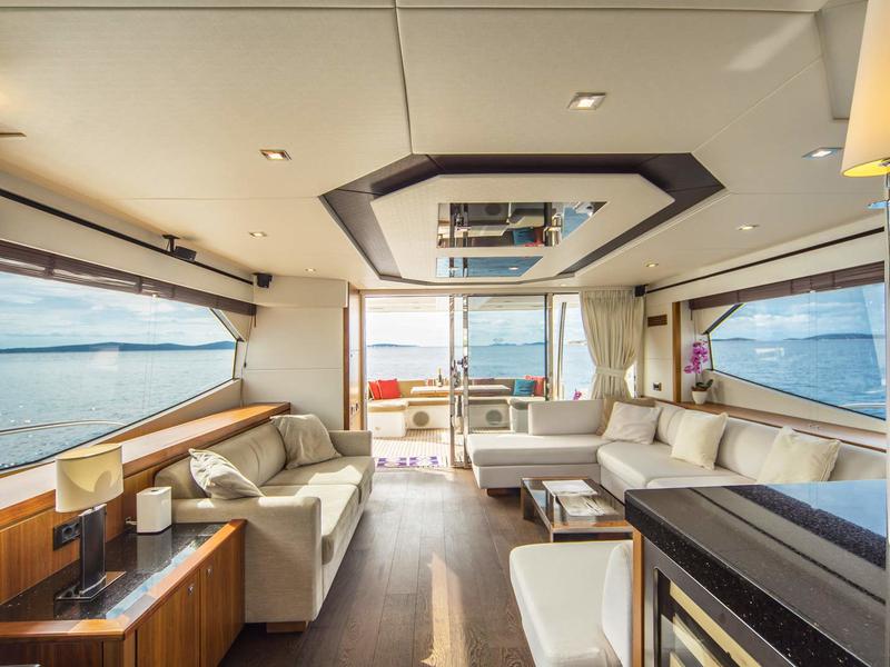 Book yachts online - motorboat - Manhattan 73 - A Cloudy Bay - rent