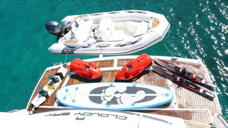 Book yachts online - motorboat - Manhattan 73 - A Cloudy Bay - rent