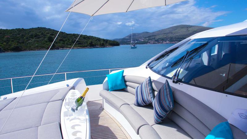 Book yachts online - motorboat - Manhattan 73 - A Cloudy Bay - rent