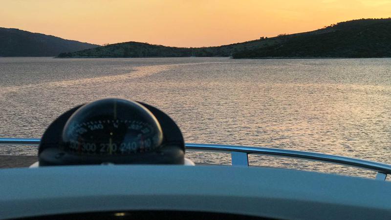 Book yachts online - motorboat - Manhattan 73 - A Cloudy Bay - rent