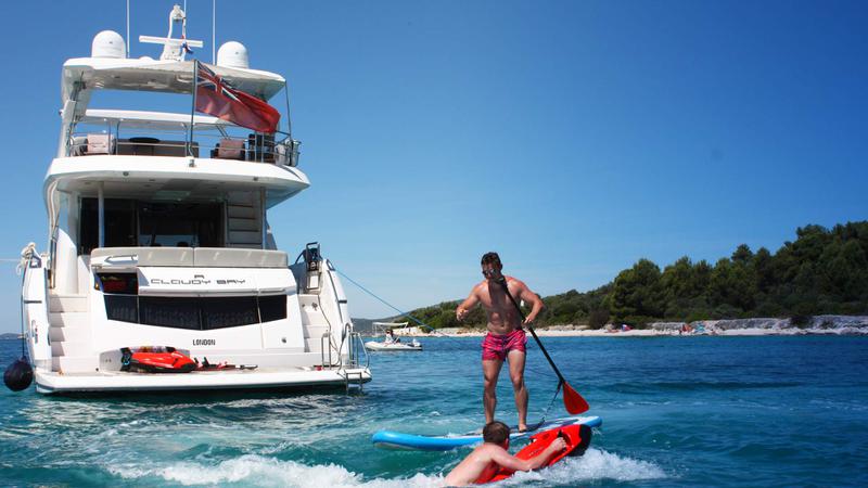 Book yachts online - motorboat - Manhattan 73 - A Cloudy Bay - rent