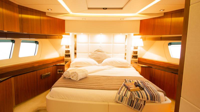 Book yachts online - motorboat - Manhattan 73 - A Cloudy Bay - rent