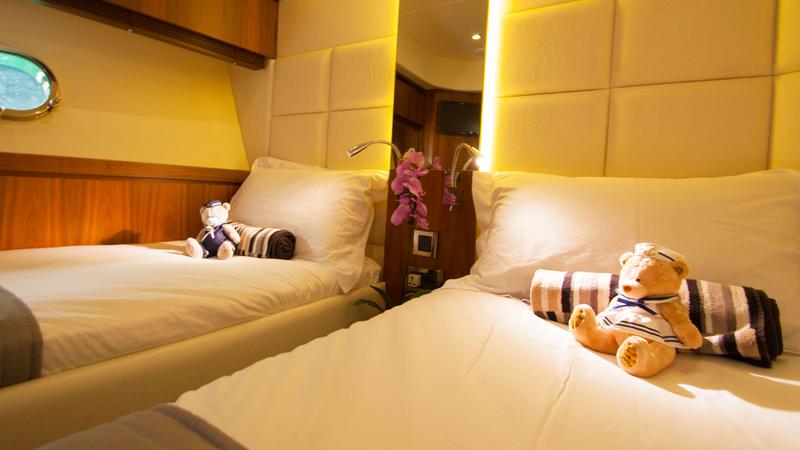 Book yachts online - motorboat - Manhattan 73 - A Cloudy Bay - rent