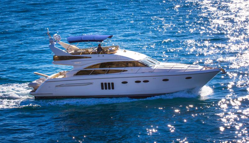 Book yachts online - motorboat - Princess 62 - Pamango - rent